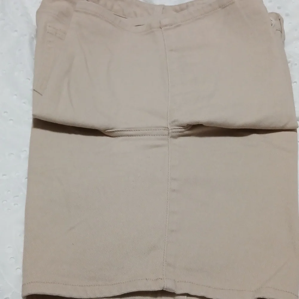 Tan Bermuda Shorts with Relaxed Fit and Flat‎ Front
